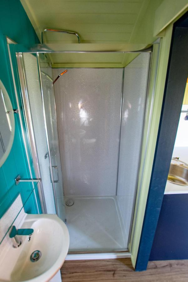 The Gambo Shepherd'S Hut Kidwelly Bagian luar foto